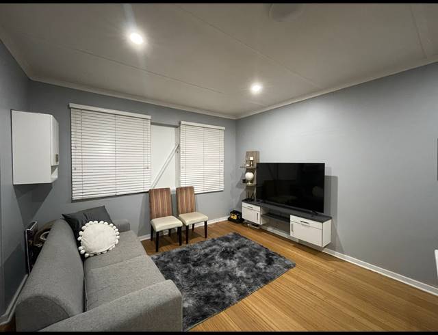 1.5 BEDROOM FLAT FOR SALE IN GLENWOOD